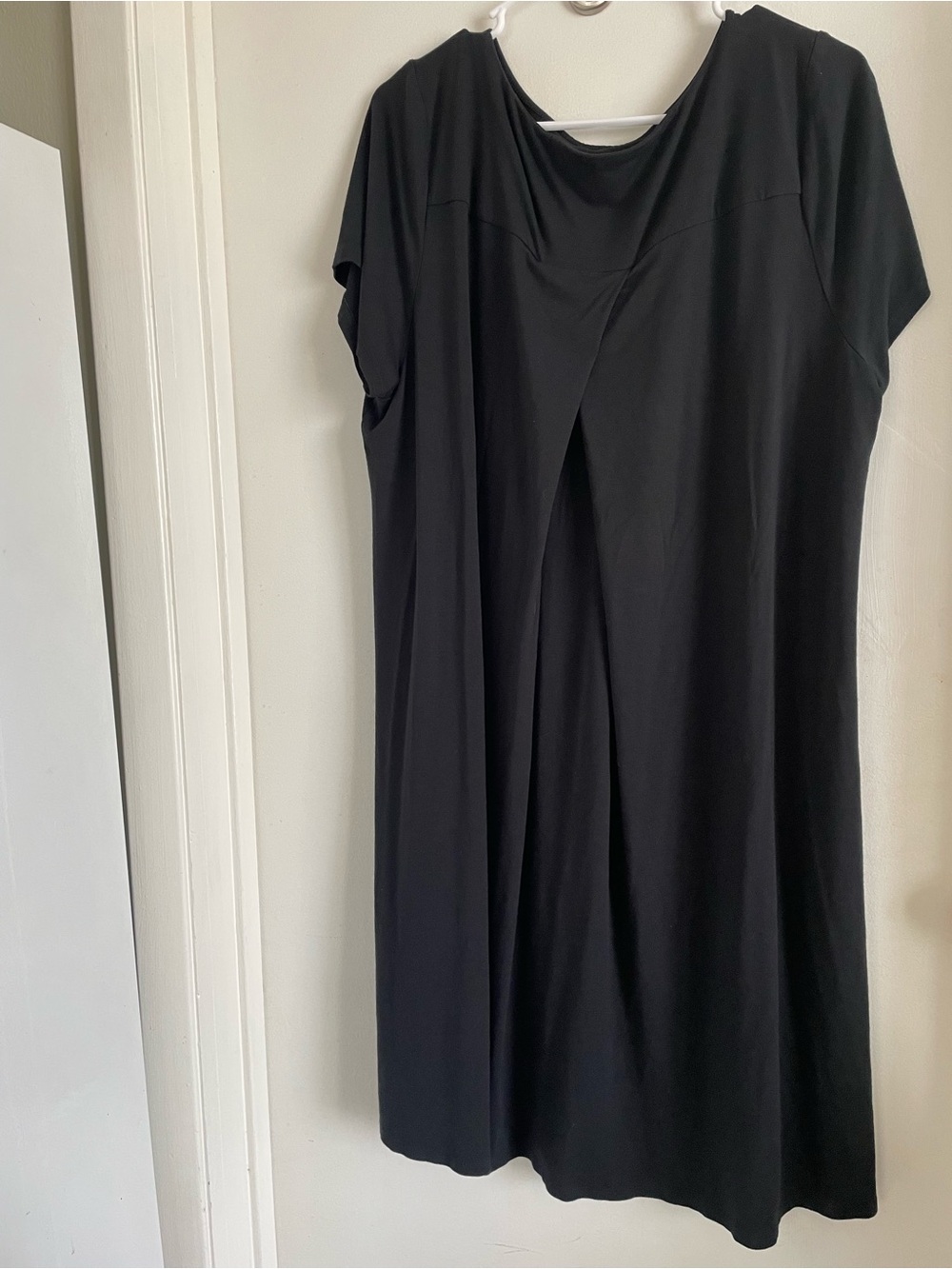 Black Midi T-Shirt Dress - Comfortable Everyday Style - Picture 2 of 2
